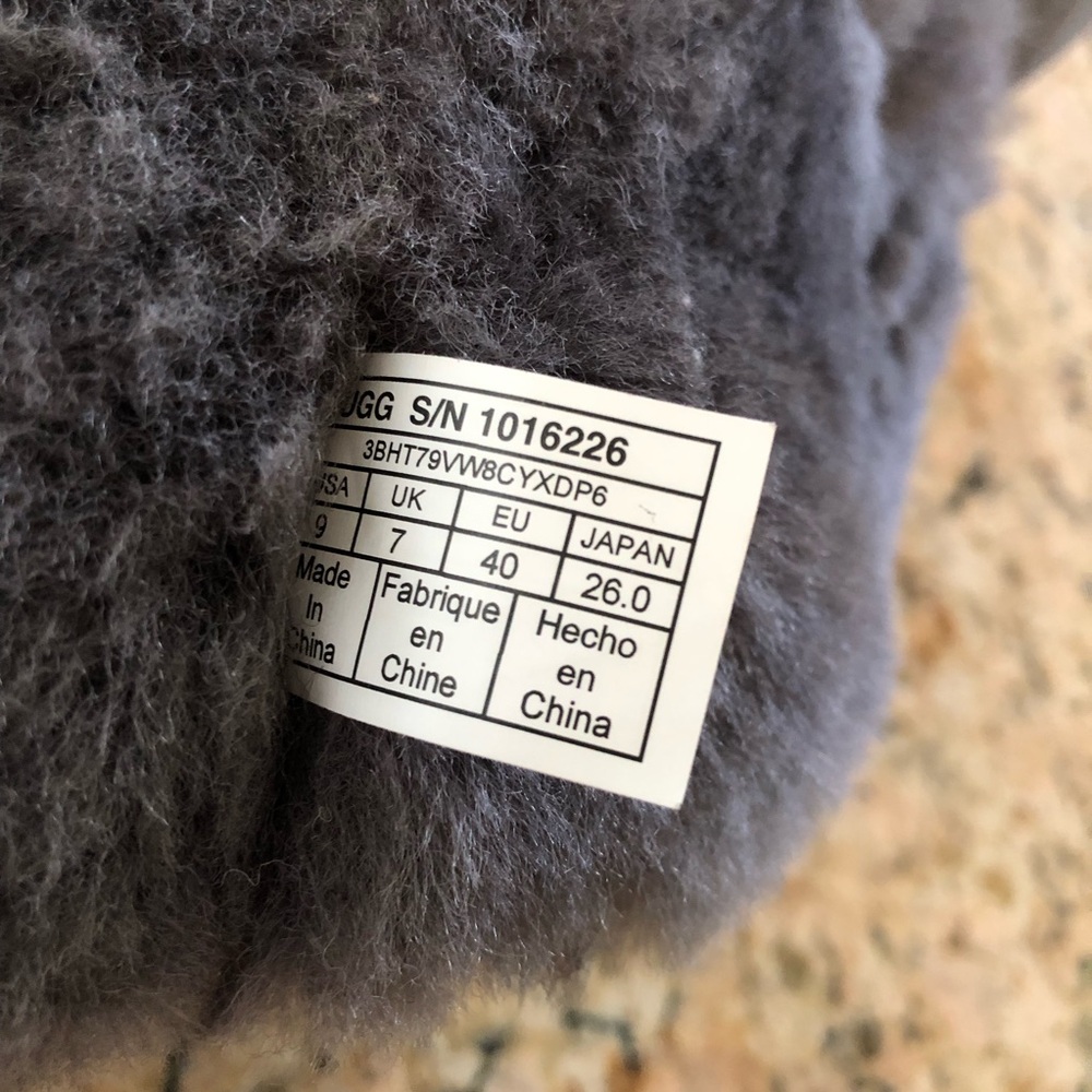 UGG Grey Bailey Button Boots Original Ugg Box & Tissue NWT - Picture 6 of 15